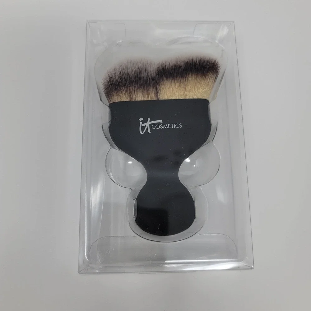 IT Cosmetics Heavenly Luxe Hello Cheekbones Highlight Contour Makeup Brush No 19